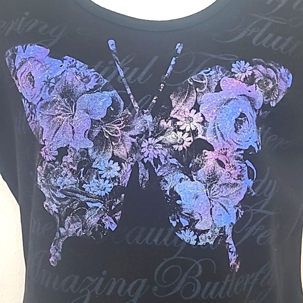 🦋 Hanes Live Love Color Graphic Tee Size Small Floral Butterfly Print Moody Y2k
